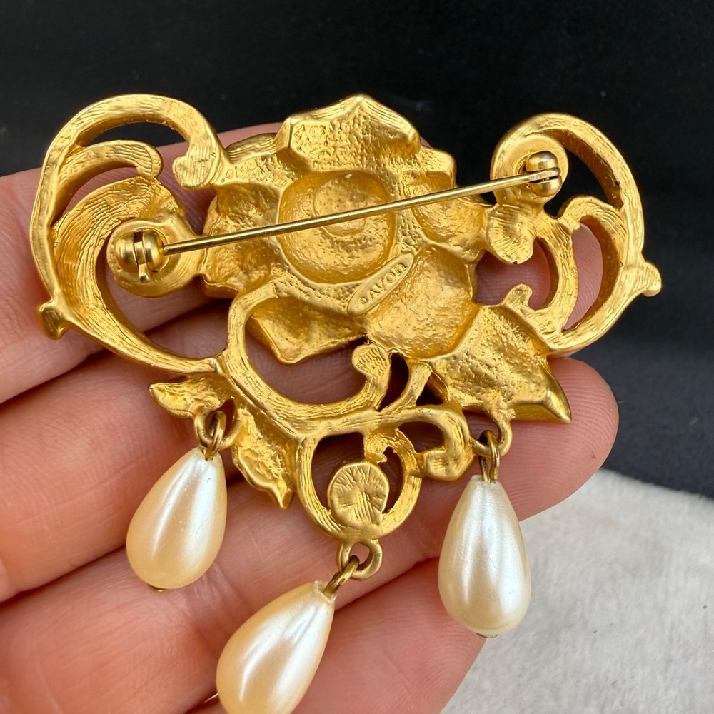 Vintage Avon Flower Brooch Victorian Revival Gold Tone Rhinestone Signed - Picture 5 of 10